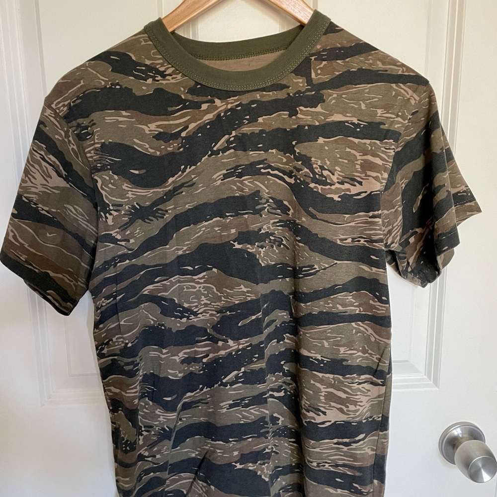 New camo shirt, no tags. Size Med